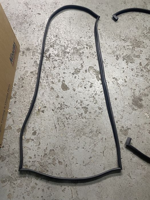 Уплотнитель Форд Транзит резинка