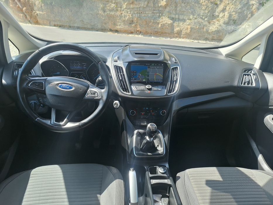 Titanium Topo de gama, bem equipado com poucos kms. Aceito retoma