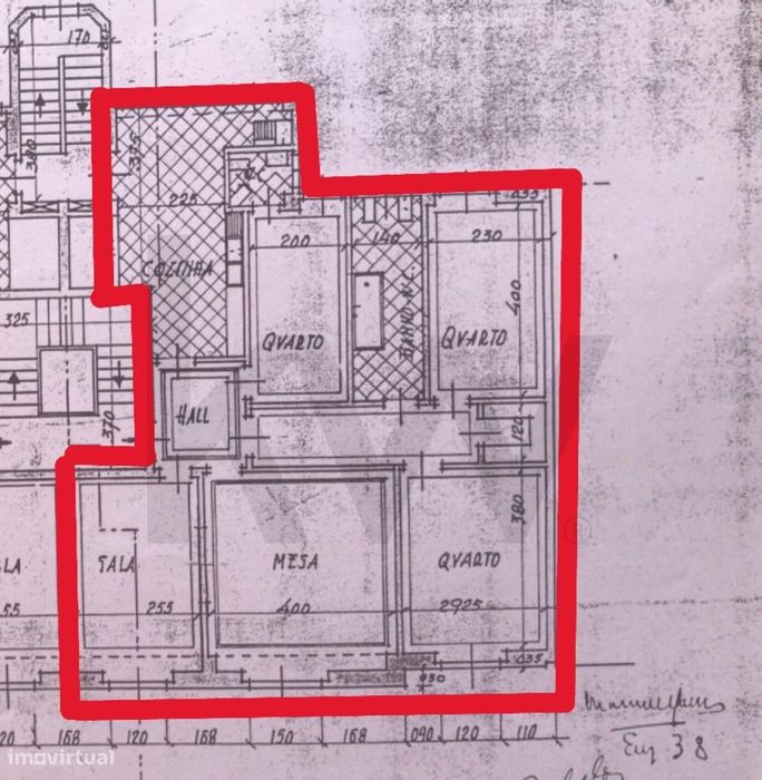 Apartamento T3 com sótão e terraço de utilização exclusiva - Av. de Ma