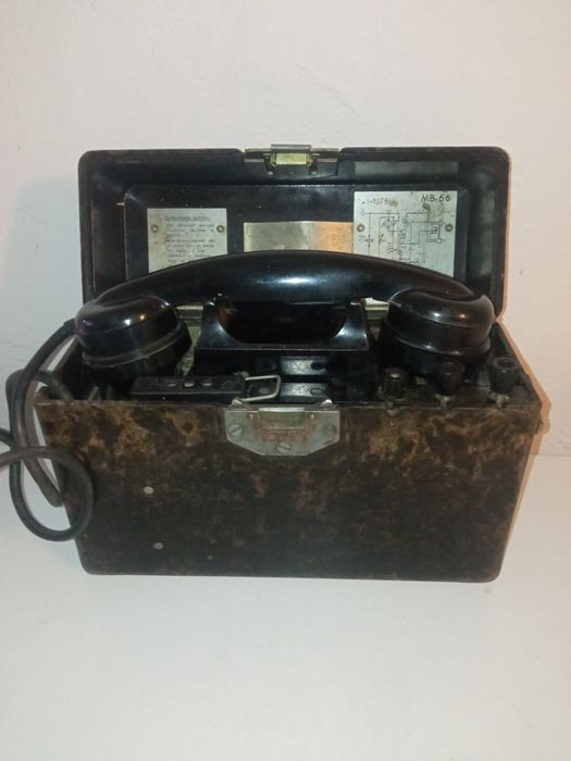 Wojskowy telefon polowy