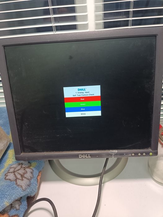 Монітор Dell 17зображення нормальне