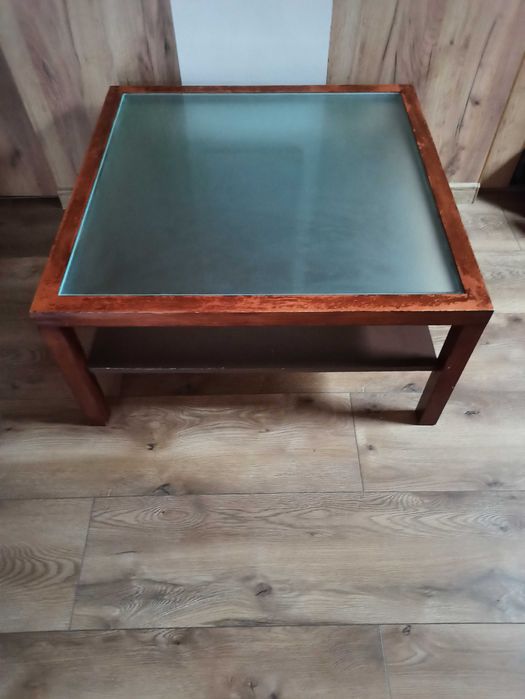 Stół               .