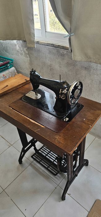 Maquina de costura vintage de 1924