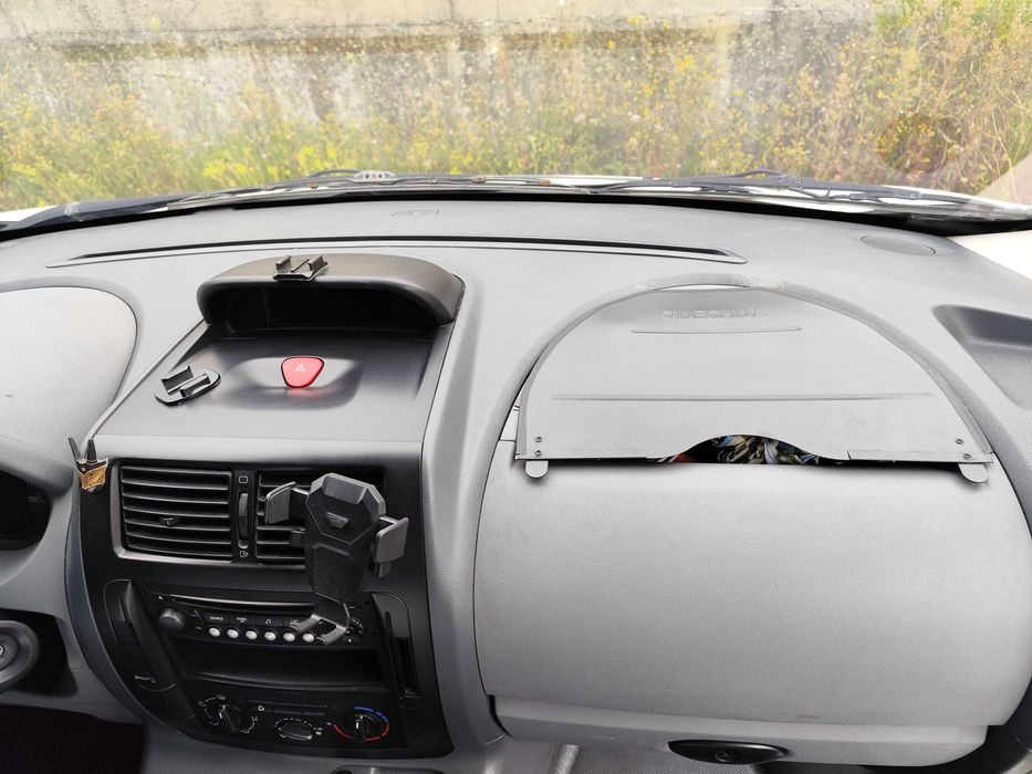 Peugeot Expert, está montada como Campervan, mas facilmente fica como carrinha de carga