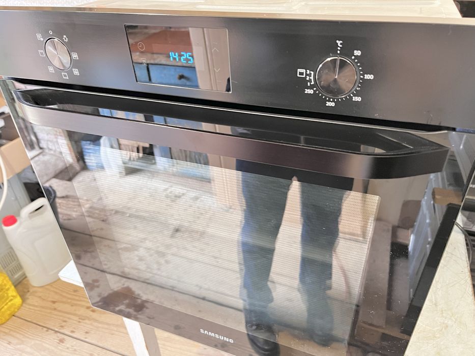 Духовка чорна Samsung (Малайзія)