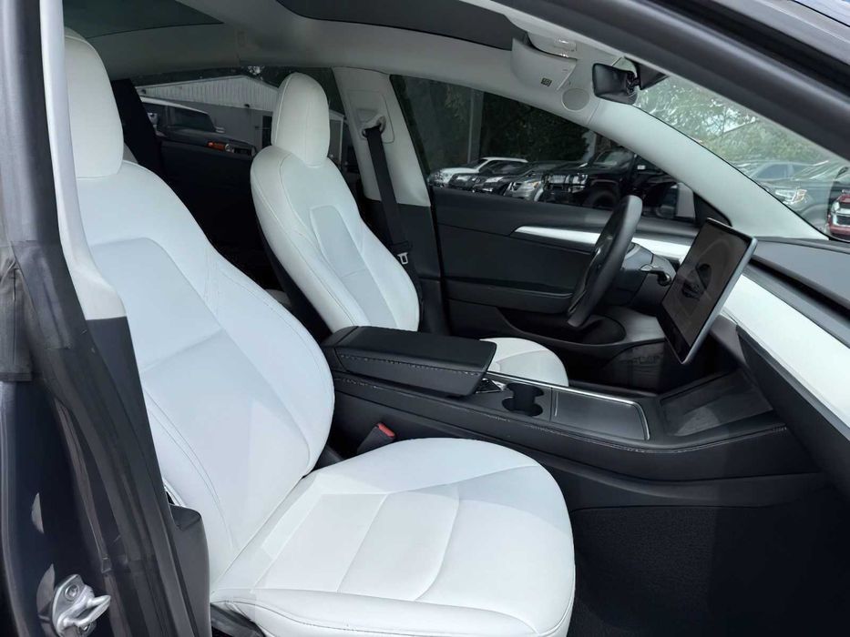 Tesla Model 3 Long Range      2022