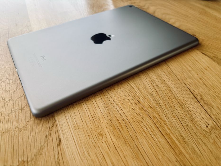 Tablet Apple iPad 6th super stan srebrny