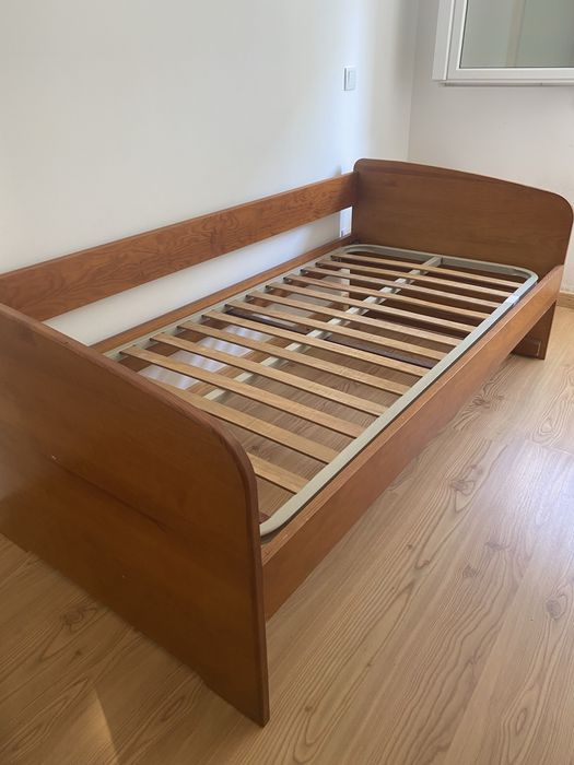 Cama de casal e uma de solteiro