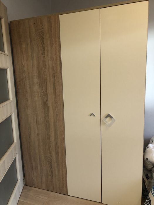 Duża szafa z lustrem