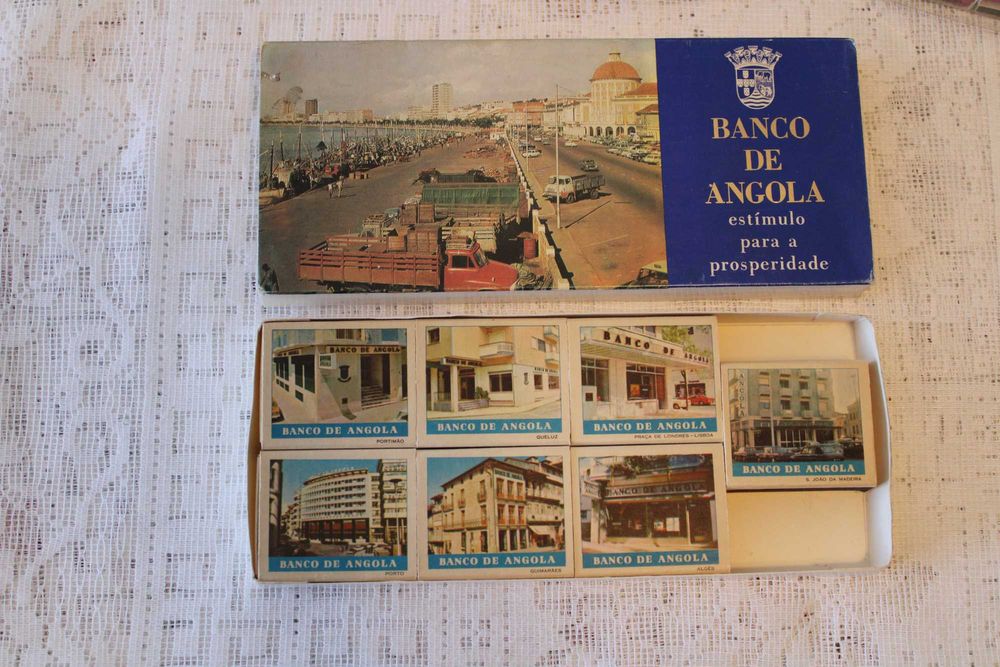 Caixa do Banco de Angola, com 7 caixas de fósforos no interior anos 50