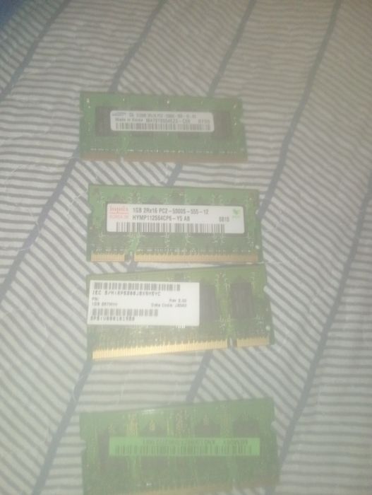 2 RAM Memories of 1 GB and Two RAM Memories of 500 MB64739480939778122