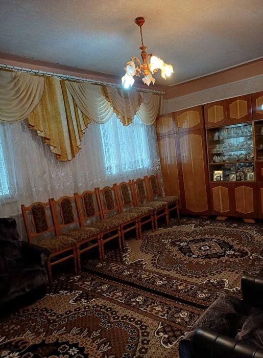 М. Новоселиця. Продаються два будинка на одному подвір'ї