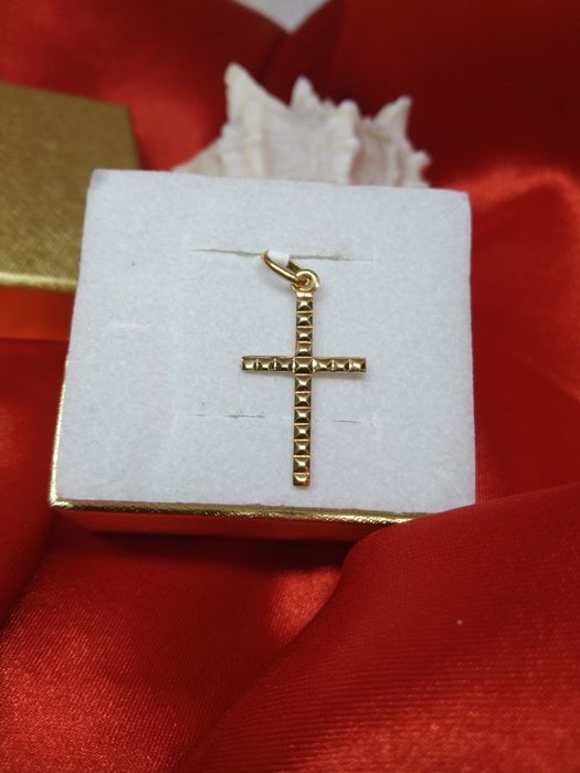 Piękny złoty wisiorek krzyżyk, złoto 333