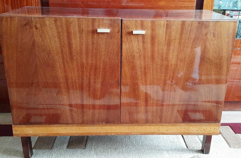 Тумбочка під телевізор