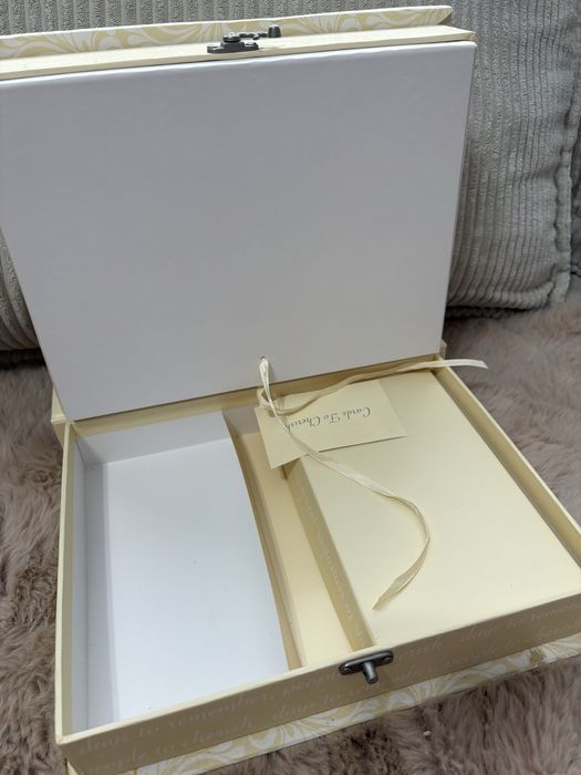 ozdobne pudełko kartonowe żółte