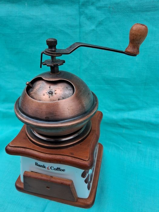 Кавомолка з дерева і кераміки