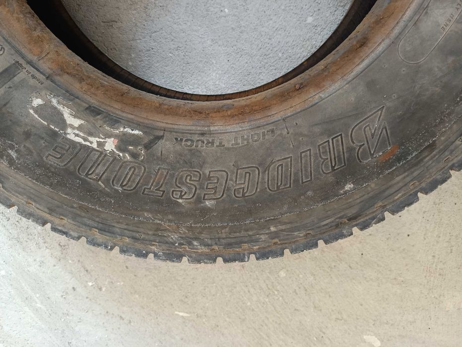 Vendo pneus para reboque trator