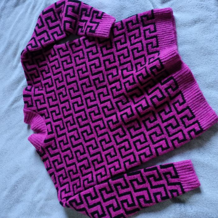 Gruby sweter we wzory oversize