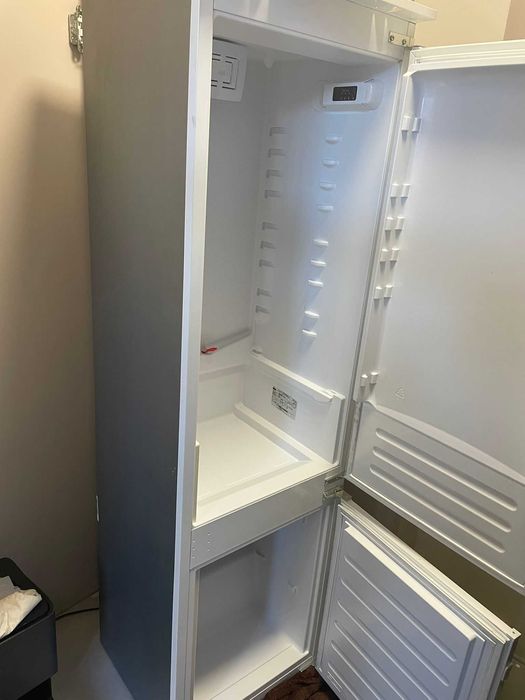 Sprzedam lodówkę pod zabudowę