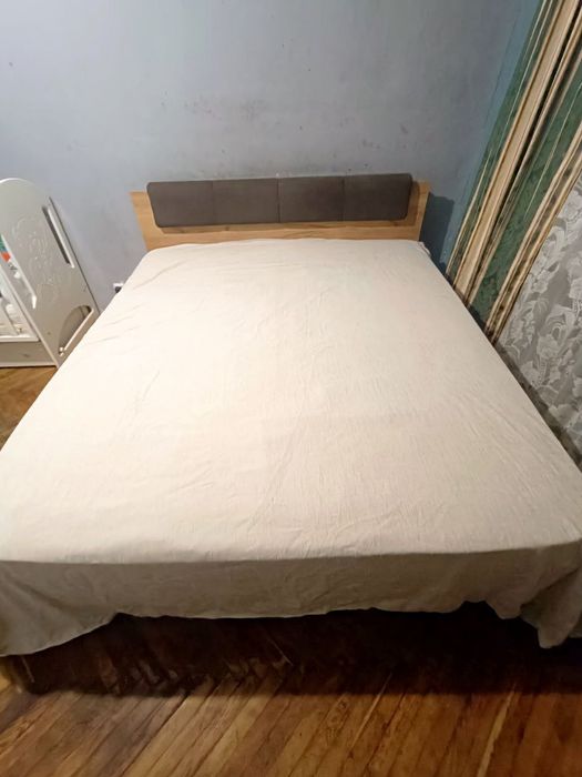 Продам двоспальне ліжко,матрас 2000/1800 Нивки