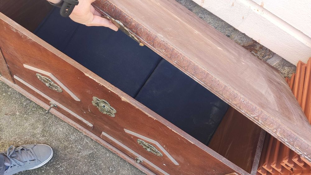 Bau de madeira tradicional