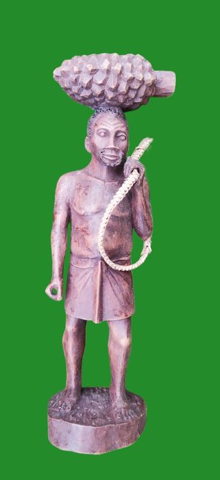 Esculturas em madeira