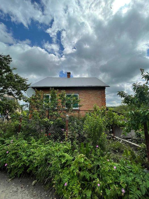 Продам цегляний будинок в Лезнево з приватизованою ділянкою. 34333