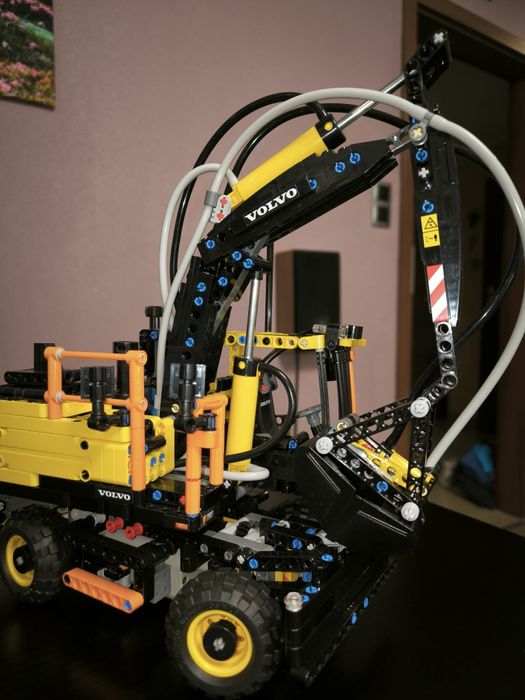 LEGO technic 42053 + 8293 ładowarka koparka Volvo