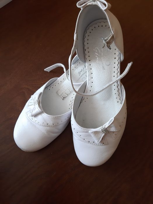 Buty białe rozmiar 33