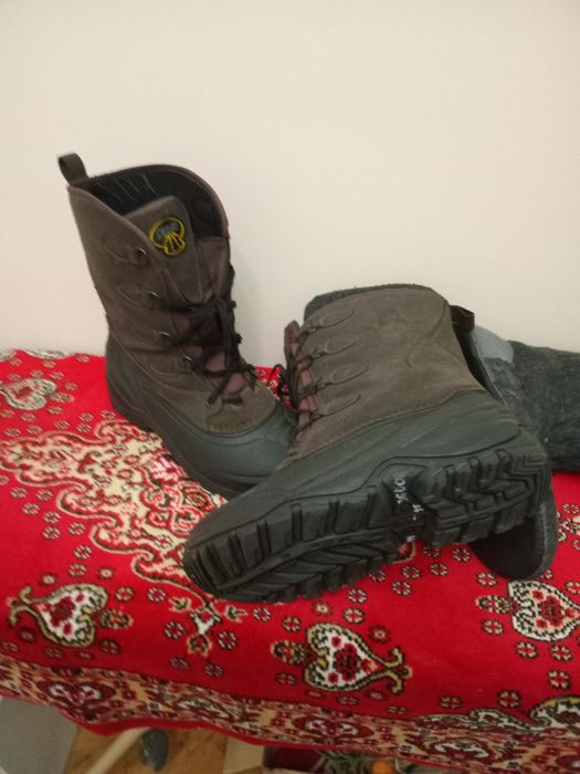 Продам зимові ботинки