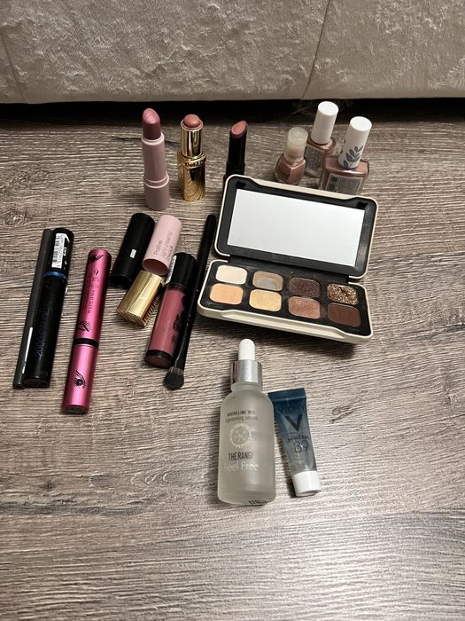 Лот косметики румяна помада тени тушь крем вокруг глаз тоналка