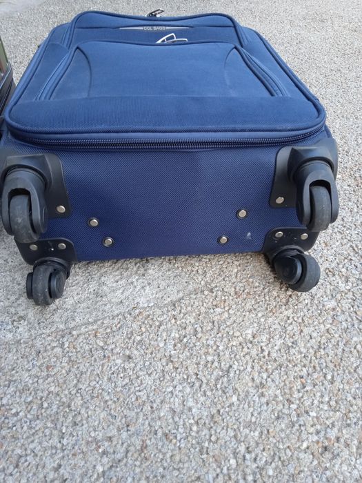 Malas  de viagem como novas com 55 40 20 cm  impecáveis 20€ uma 30€ as duas .