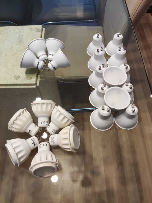 Conjunto de 64 lampadas led como nova