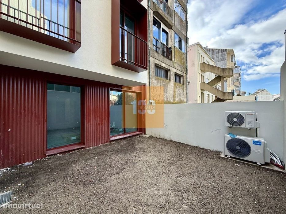 T2 duplex com jardim - Capelo Residences