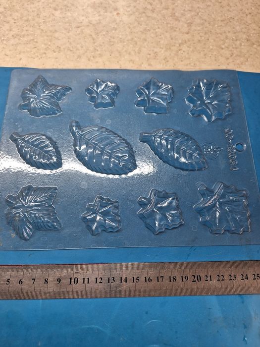 Пластиковые формы для шоколада и мастики.