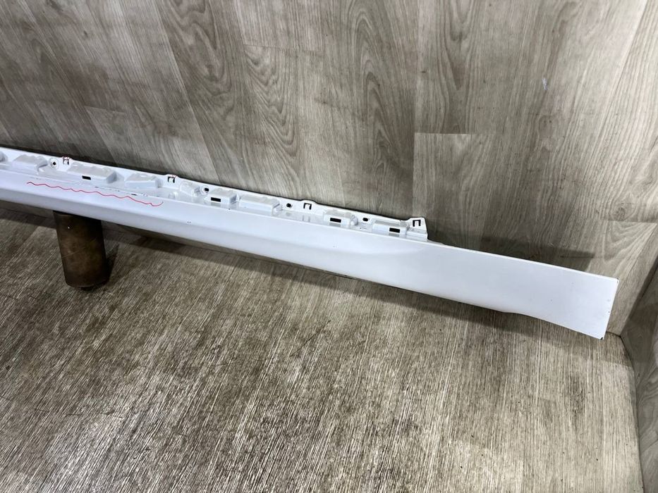 Порог правый Tesla Model S Plaid ( 2021 2022 2023 2024 г. ) Накладка порога 1567138-00-D