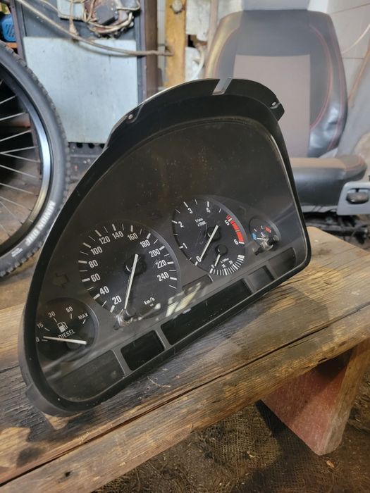 Приборна панель дизельна  BMW E38 E39 E53  до рестайл