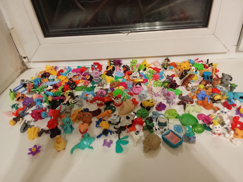 Лот игрушки с Киндера