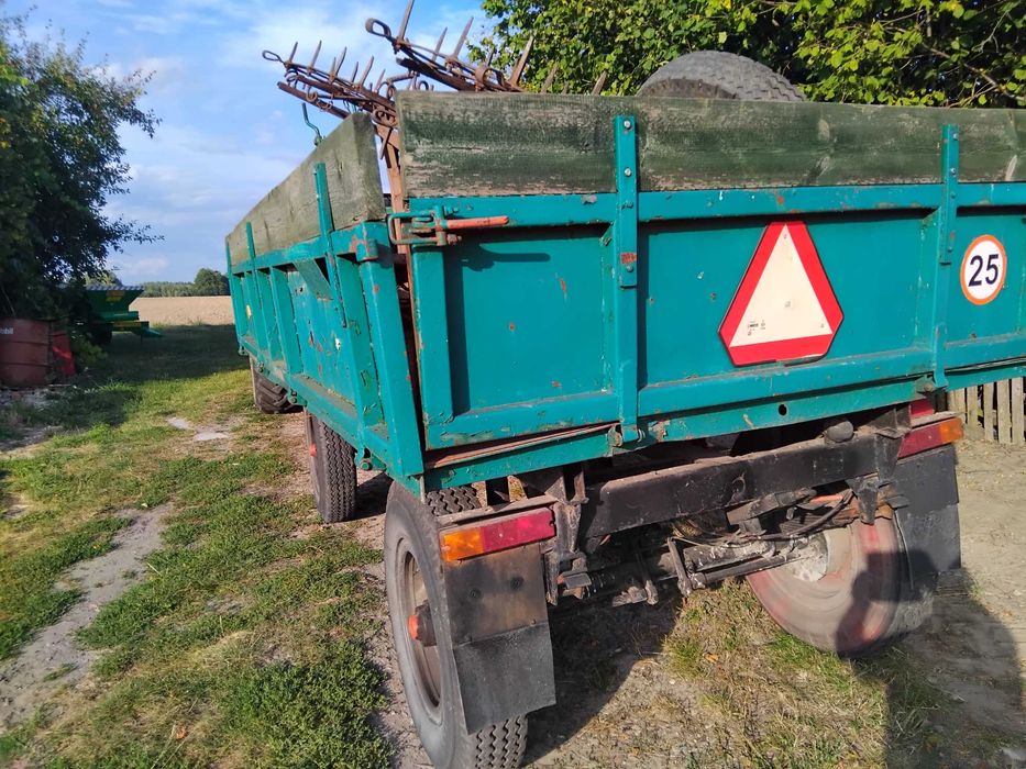 Przyczepa wywrotka 4 tonowa,zabudowa.