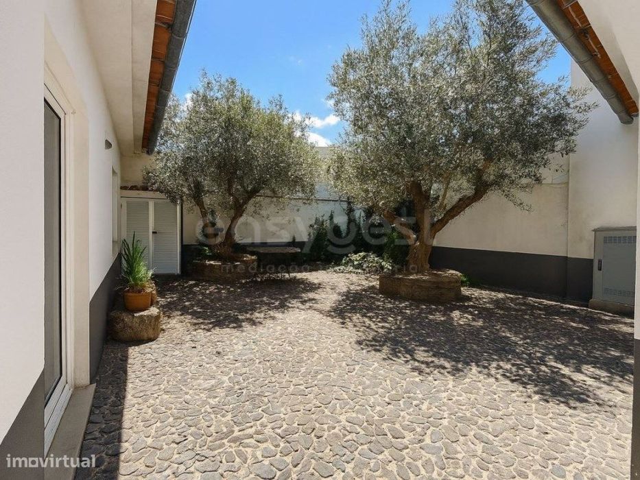 Moradia T3 com quintal no centro histórico de Moncorvo — Torre de Moncorvo, Bragança