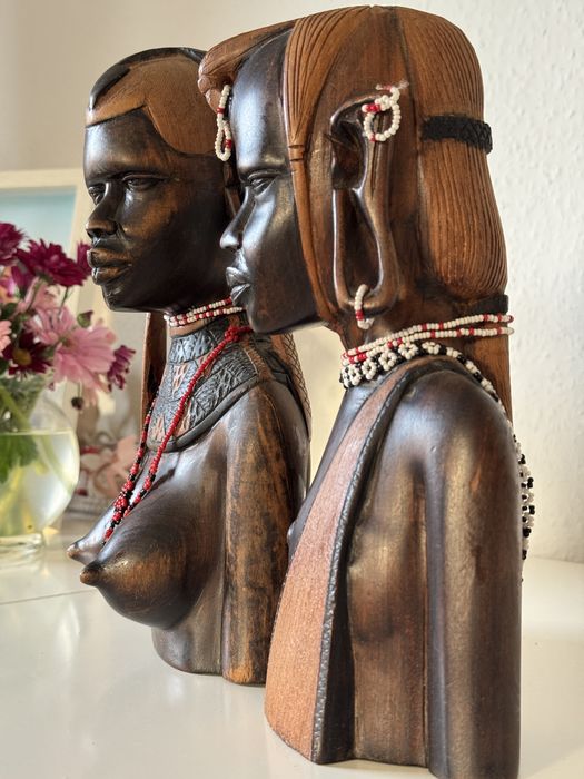 Африканські  статуетки, пара Африканських бюстів з історією