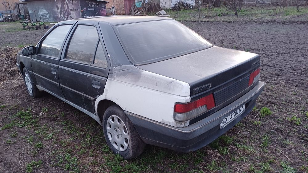 Пежо 405.  двигун 1.6 в хорошому стані