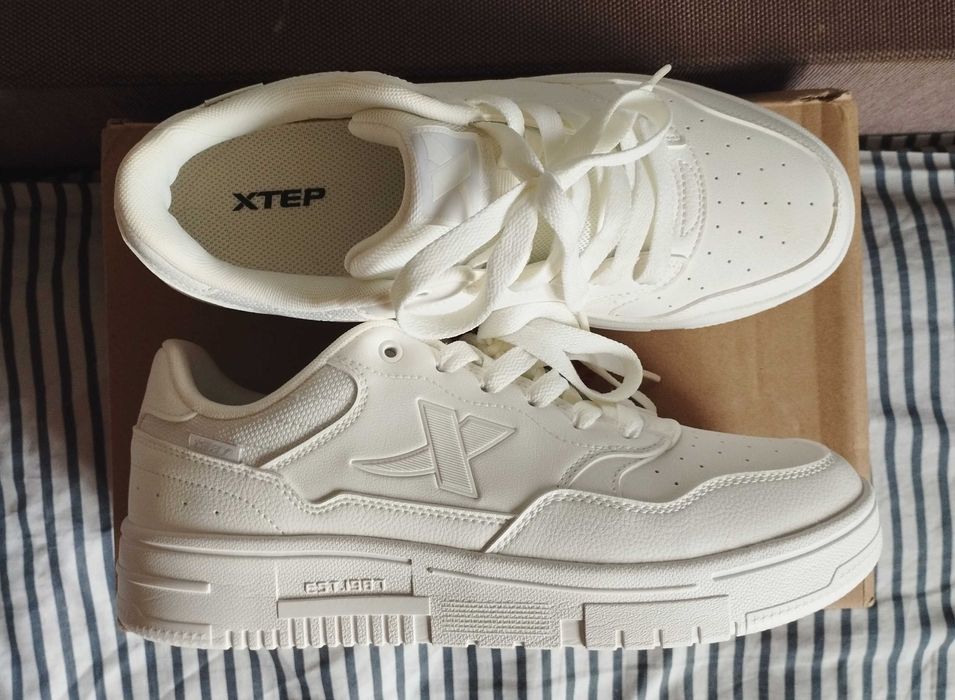 Білі кросівки Sneakers Xtep на плоскій підошві 26,5 см 40-41 скетчерси