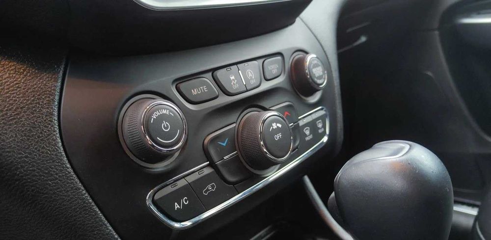 Jeep Cherokee 2019 року