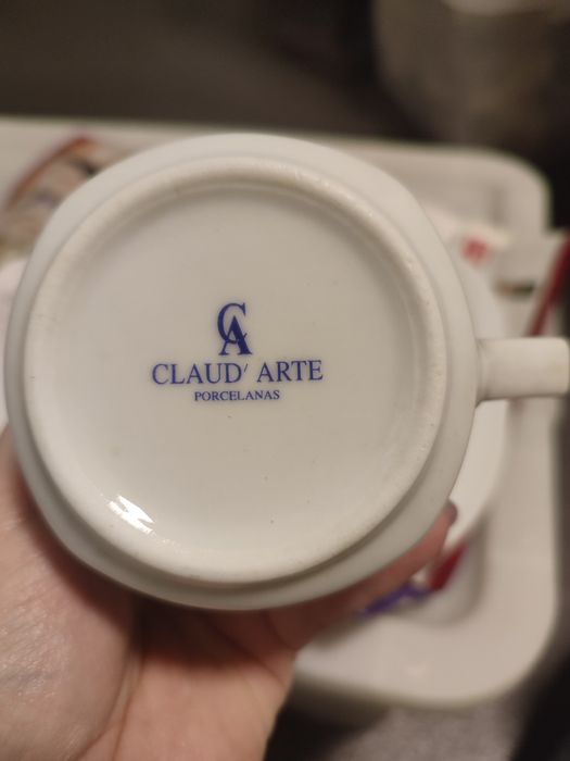 Conjunto de pratos e chá