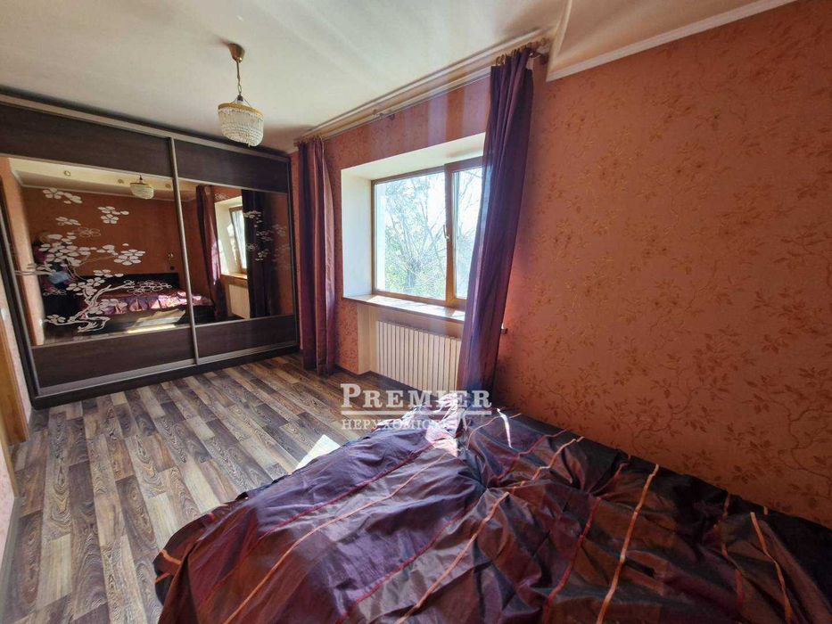 До продажу 2 кімн. квартира перепланована на кухню - студію