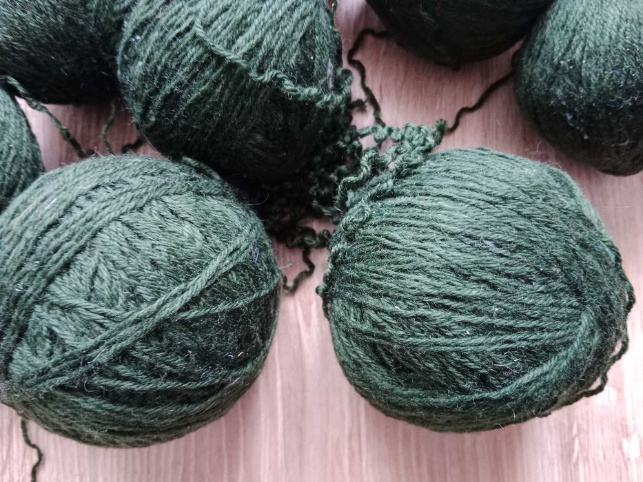 555 Gr ciemna zielona wełna włóczka