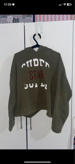 Krotka bluza z kapturem