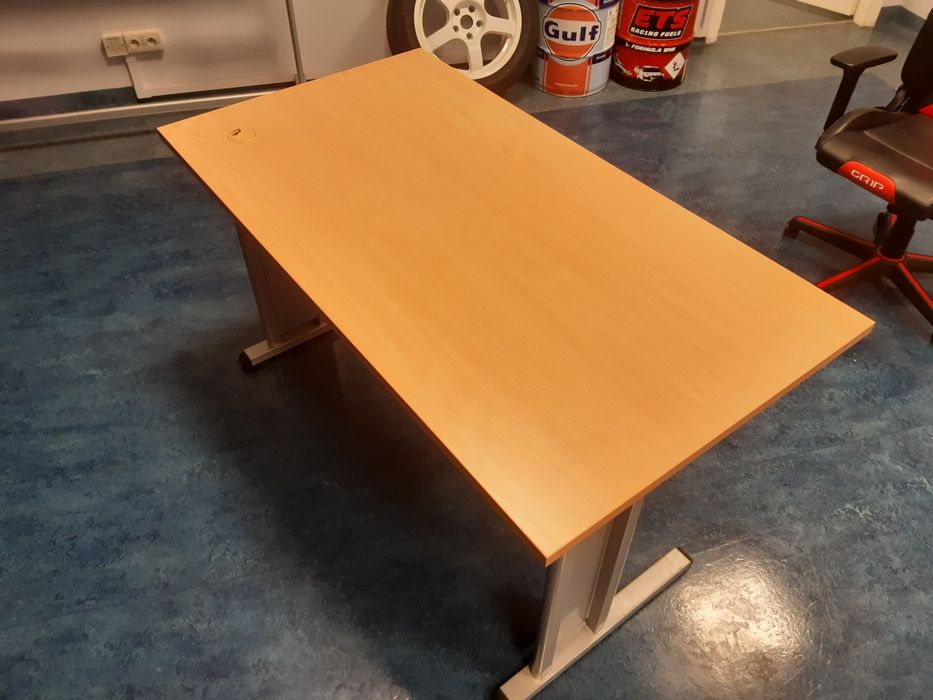 Biurko komputerowe, profesjonalne