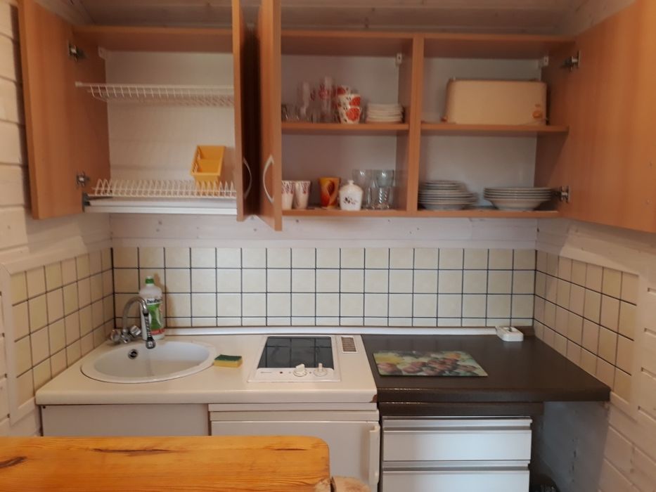 Domek letniskowy blisko morza na osobnej posesji.